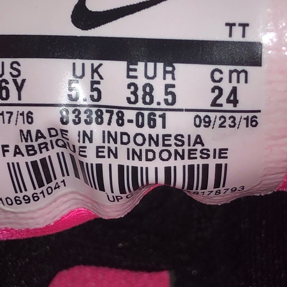 Women’s Nike Presto Sneakers - Picture 3 of 3